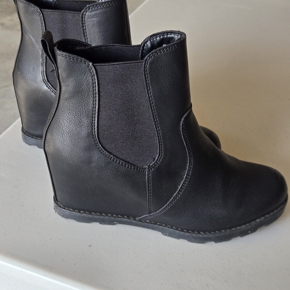 Universal Thread Black Wedge Ankle Boots - Picture 14 of 14